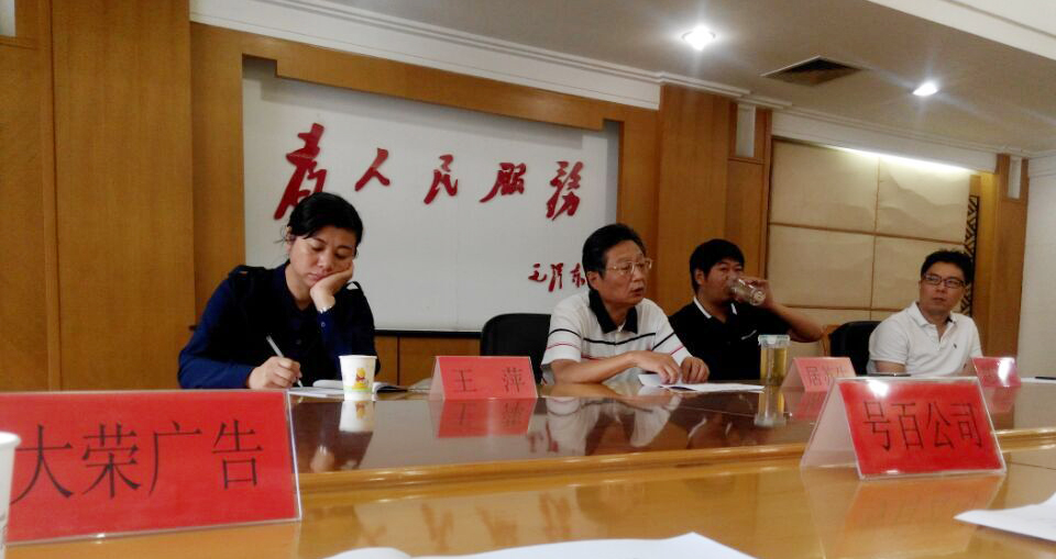 荣大候车亭,候车亭厂家,候车亭制作,广告品牌