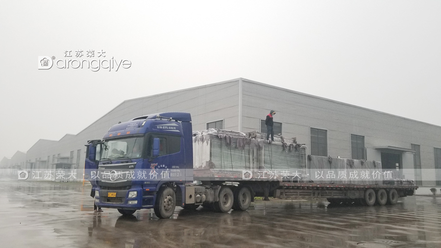 河南不锈钢候车亭发货图三